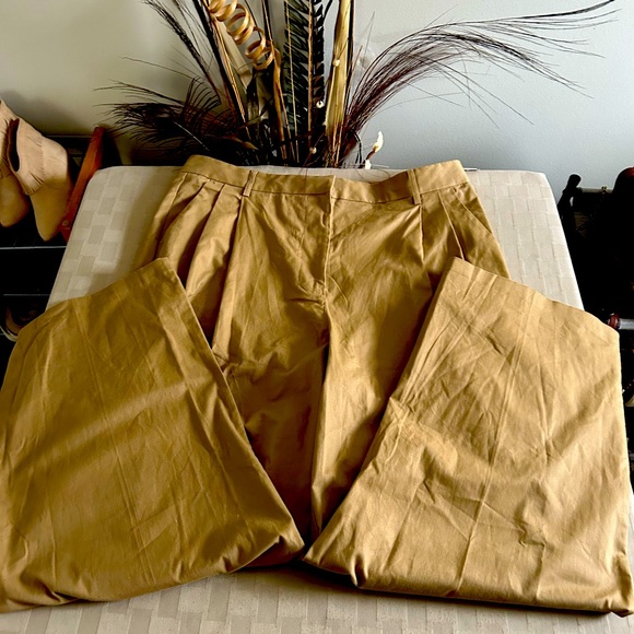 Good American Good 90’s Pleated High Rise Wide Leg Pant in Khaki - Picture 4 of 15